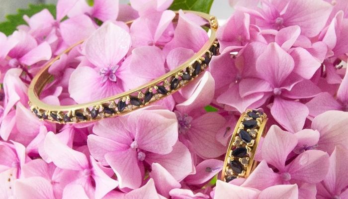 El Monte La Caja de Canarias - Subasta julio 2022 - Aderezo sortija y pulsera oro amarillo con gemas