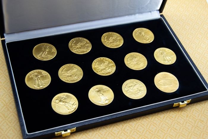 El Monte La Caja de Canarias Subasta octubre 2023 - Estuche colección dólares oro amarillo