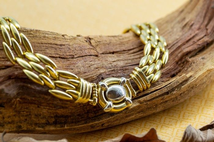 El Monte La Caja de Canarias Subasta octubre 2023 - Gargantilla oro bicolor