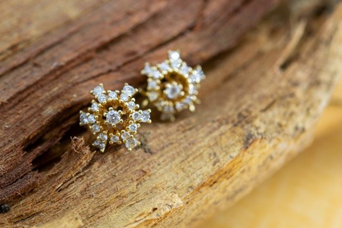 El Monte La Caja de Canarias Subasta octubre 2023 - Pendientes oro amarillo y brillantes