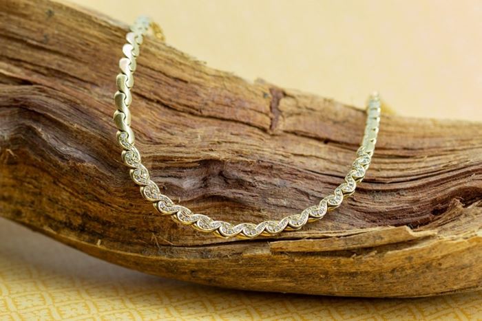 El Monte La Caja de Canarias Subasta octubre 2023 - Collar oro y piedras