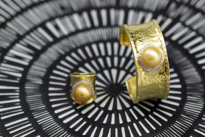 El Monte La Caja de Canarias Subasta noviembre 2023 - Juego pulsera y anillo oro con diamantes y perlas