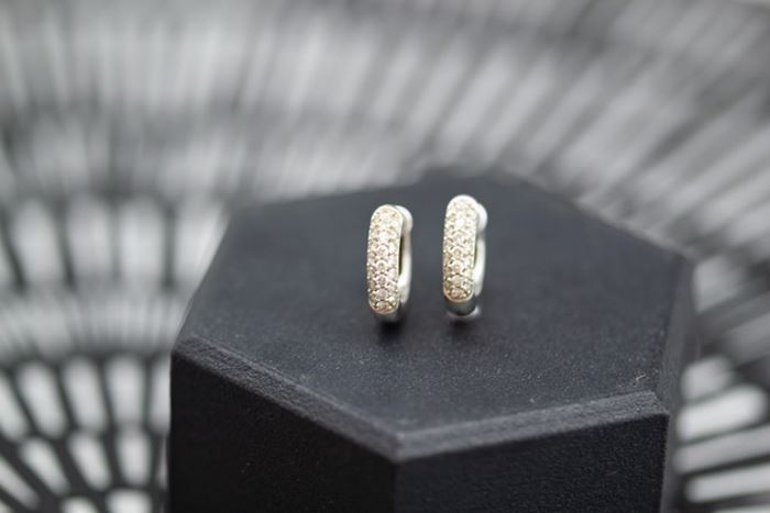 El Monte La Caja de Canarias Subasta noviembre 2023 - Pendientes oro blanco con brillantes