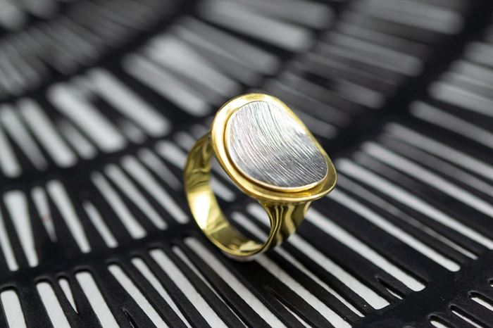 El Monte La Caja de Canarias Subasta noviembre 2023 - Sortija oro bicolor