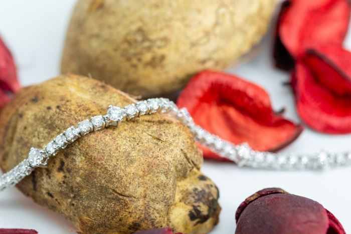 El Monte La Caja de Canarias Subasta abril 2024 - Pulsera de oro blanco con brillantes