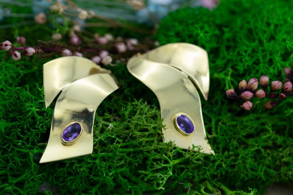 El Monte La Caja de Canarias Subasta abril 2024 - Pendientes oro con gemas