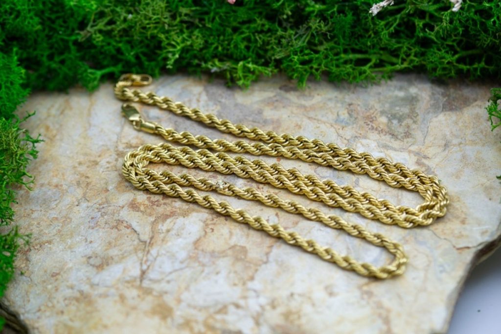 El Monte La Caja de Canarias Subasta abril 2024 - Cadena oro