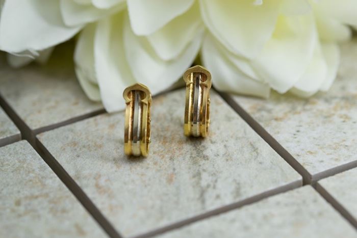 El Monte La Caja de Canarias Subasta julio 2024 - Pendientes Cartier modelo Doble C