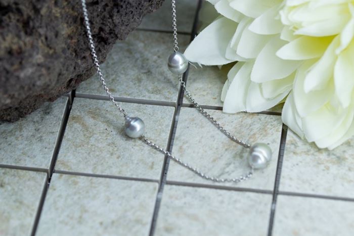 El Monte La Caja de Canarias Subasta julio 2024 - Gargantilla oro blanco y perlas