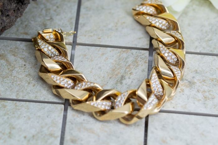 El Monte La Caja de Canarias Subasta julio 2024 - Pulsera oro amarillo y diamantes