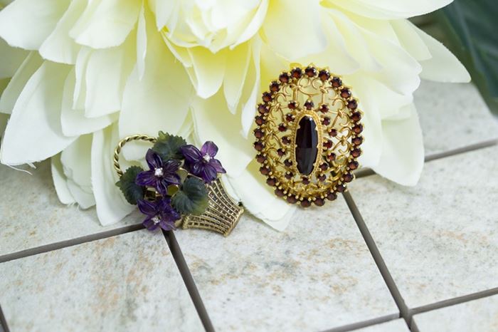 El Monte La Caja de Canarias Subasta julio 2024 - Broches