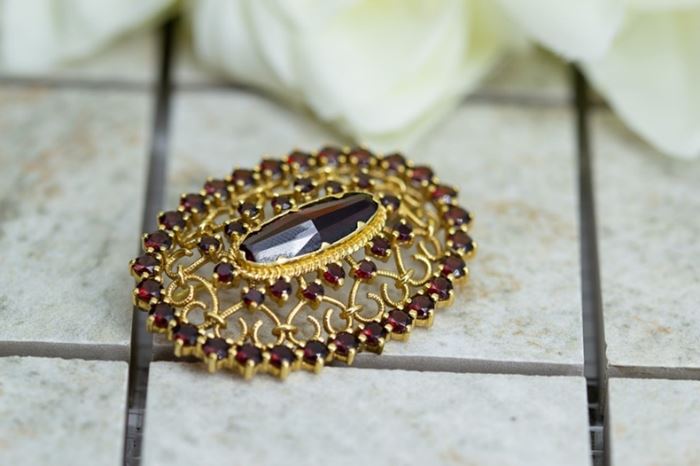 El Monte La Caja de Canarias Subasta julio 2024 - Broche