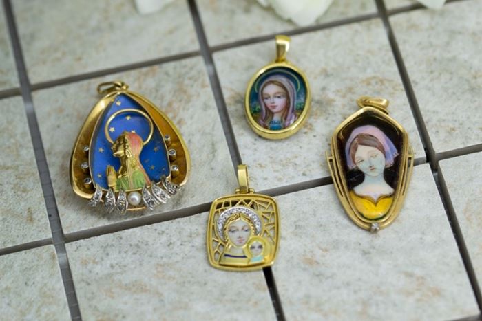 El Monte La Caja de Canarias Subasta julio 2024 - Colección de medallas de oro de 18k