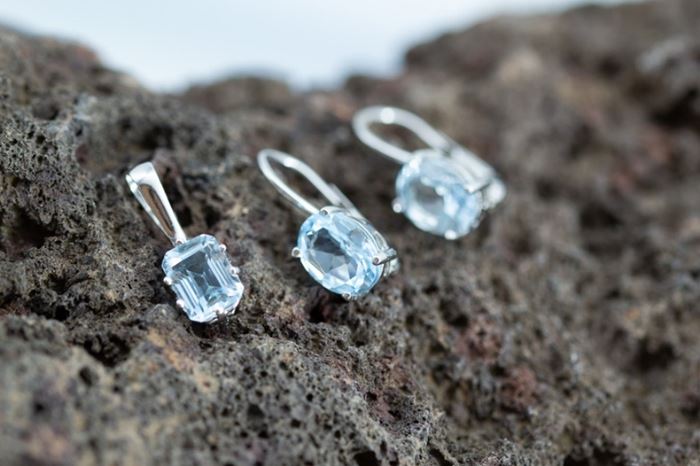 El Monte La Caja de Canarias Subasta julio 2024 - Juego sortija y pendientes oro blanco y aguamarinas