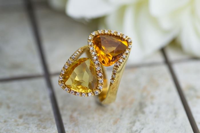 El Monte La Caja de Canarias Subasta julio 2024 - Juego sortija y pendientes oro amarillo y cuarzos citrinos