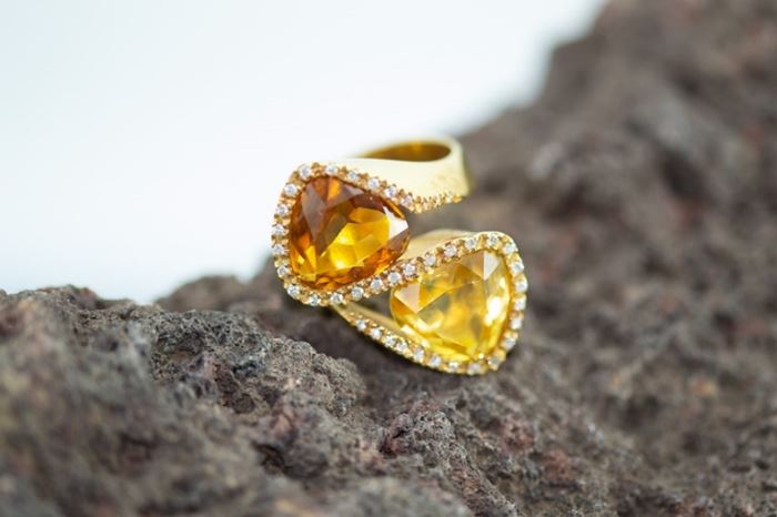 EEl Monte La Caja de Canarias Subasta julio 2024 - Juego sortija y pendientes oro amarillo y cuarzos