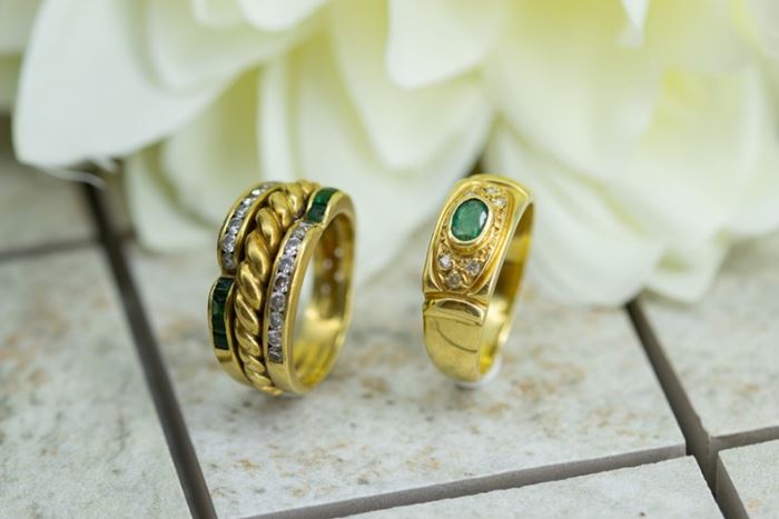 El Monte La Caja de Canarias Subasta julio 2024 - Sortijas oro amarillo y esmeraldas