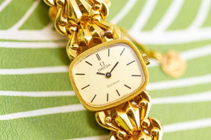 El Monte La Caja de Canarias Subasta octubre 2024 - Reloj Omega oro amarillo