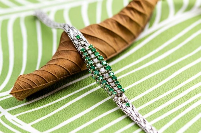 El Monte La Caja de Canarias Subasta octubre 2024 - Pulsera oro blanco brillantes y esmeraldas