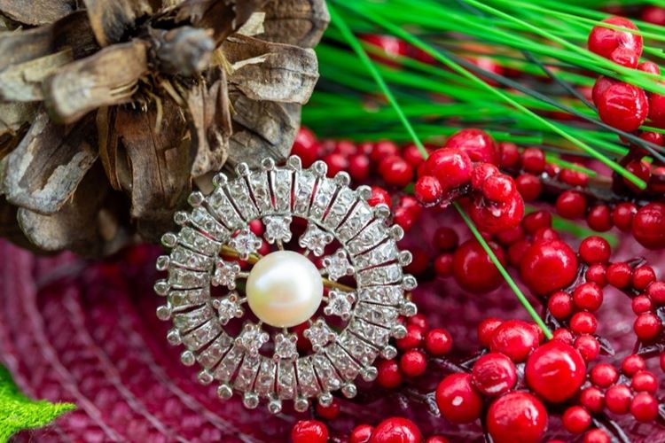 El Monte La Caja de Canarias Subasta diciembre 2024 - Broche