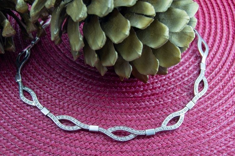 El Monte La Caja de Canarias Subasta diciembre 2024 - Gargantilla oro blanco