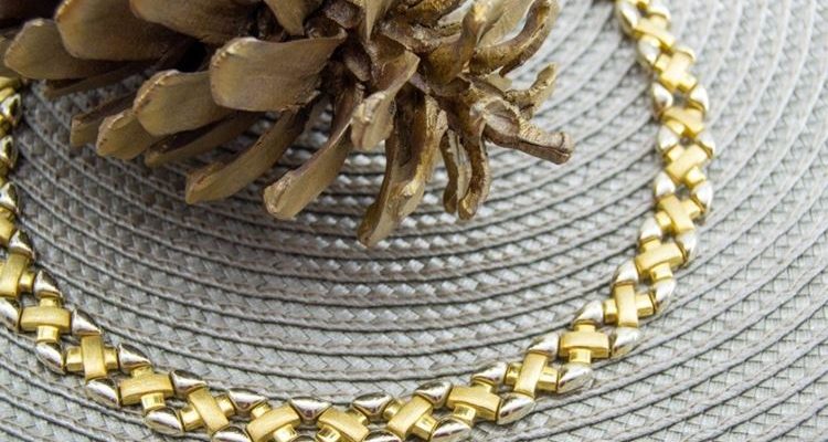 El Monte La Caja de Canarias Subasta diciembre 2024 - Gargantilla oro bicolor