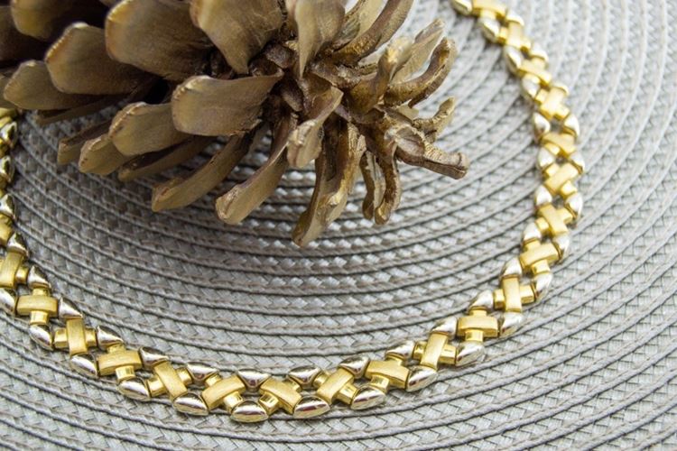 El Monte La Caja de Canarias Subasta diciembre 2024 - Gargantilla oro bicolor