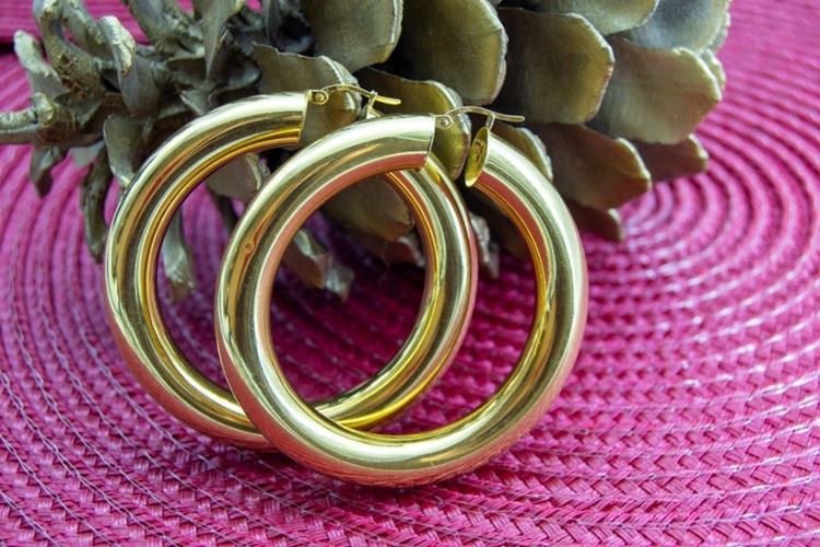 El Monte La Caja de Canarias Subasta diciembre 2024 - Aretes oro amarillo