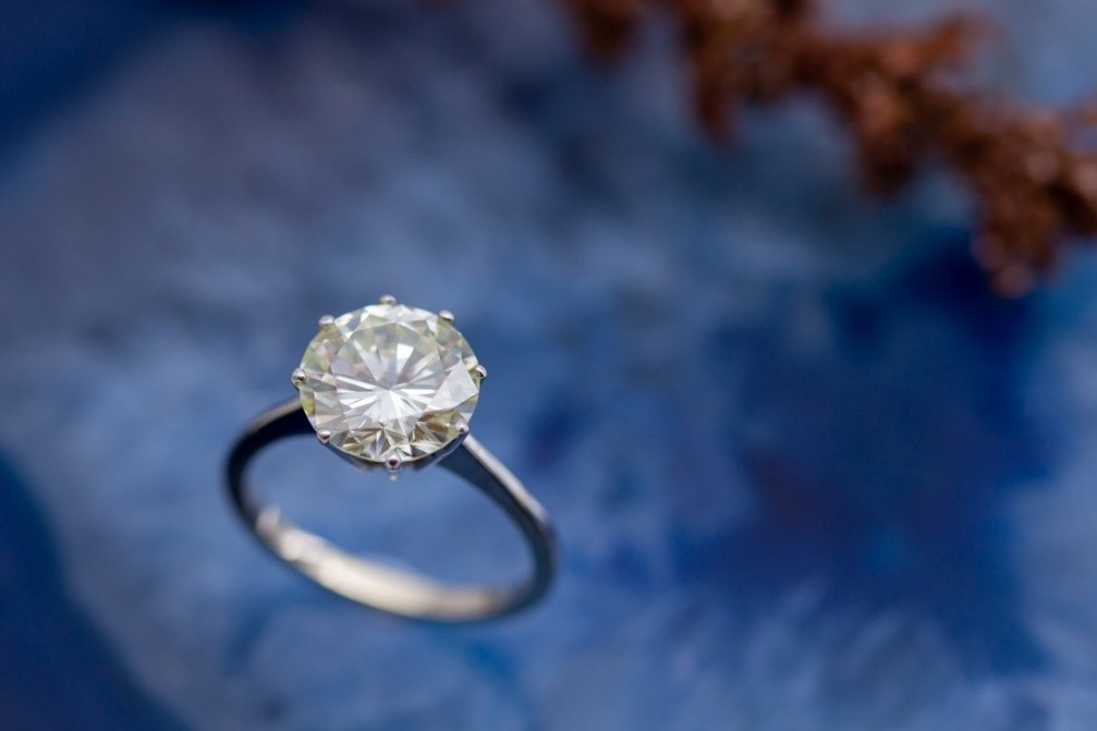 El Monte La Caja de Canarias Subasta febrero 2025 - Solitario oro blanco 3,80 ct.