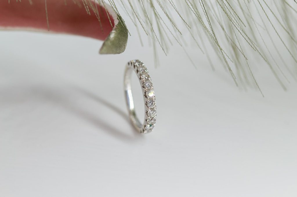 El Monte La Caja de Canarias Subasta marzo 2025 - Anillo oro blanco y brillantes