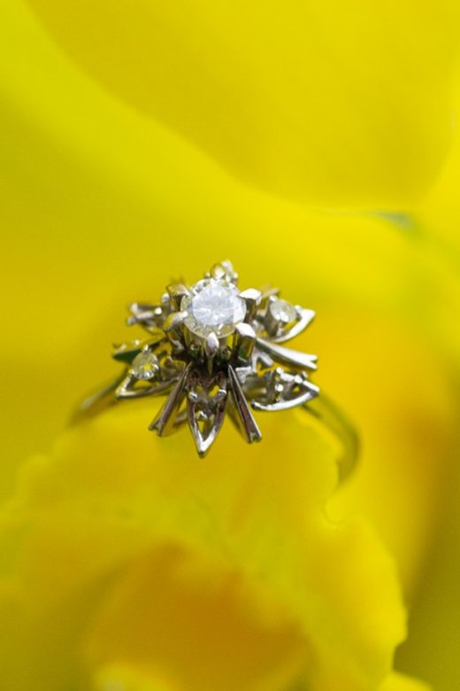 El Monte La Caja de Canarias Subasta mayo 2025 - Sortija con brillante central