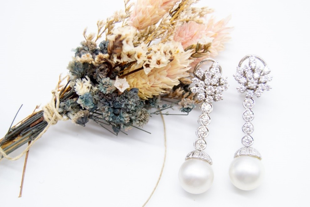 El Monte La Caja de Canarias Subasta junio 2025 - Pendientes de oro blanco, brillantes y perla