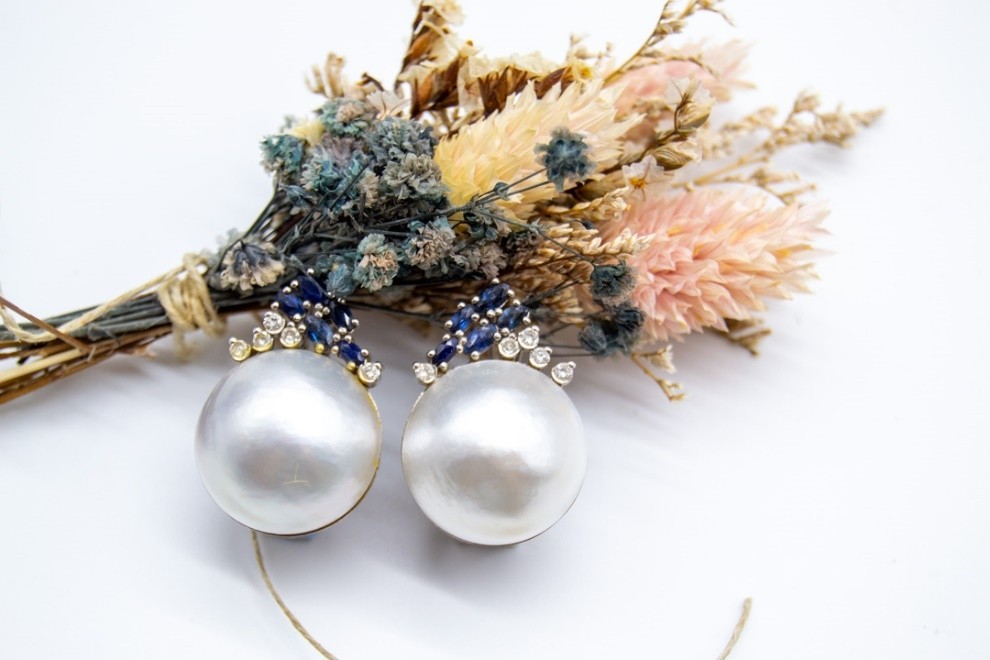 El Monte La Caja de Canarias Subasta junio 2025 - Pendientes oro amarillo con perlas, zafiros y brillantes