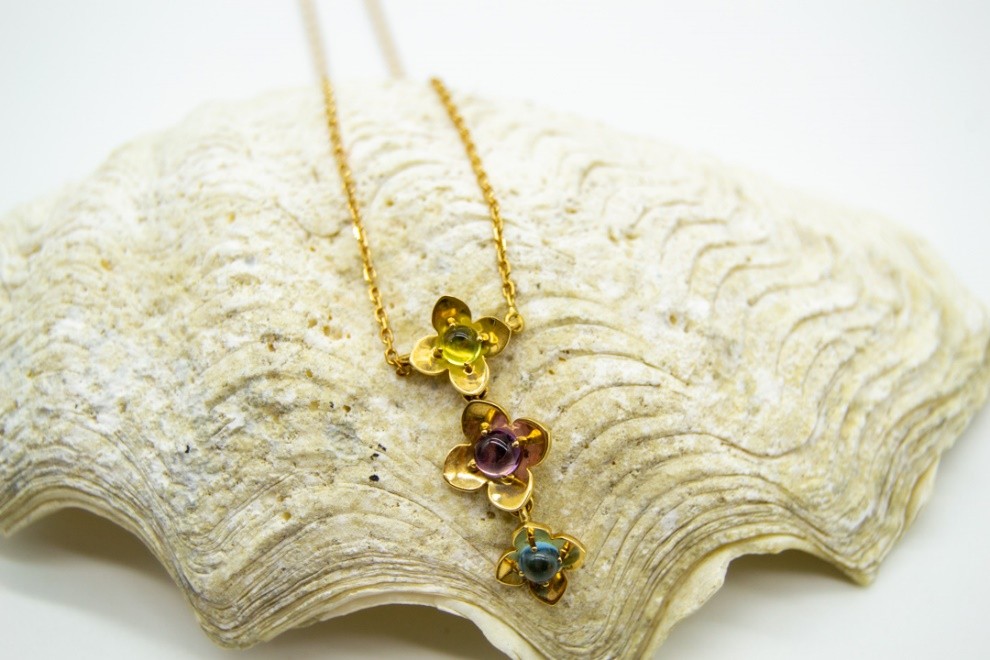 El Monte La Caja de Canarias Subasta junio 2025 - Collar flores