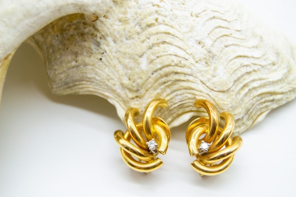 El Monte La Caja de Canarias Subasta junio 2025 - Pendientes oro amarillo y brillantes