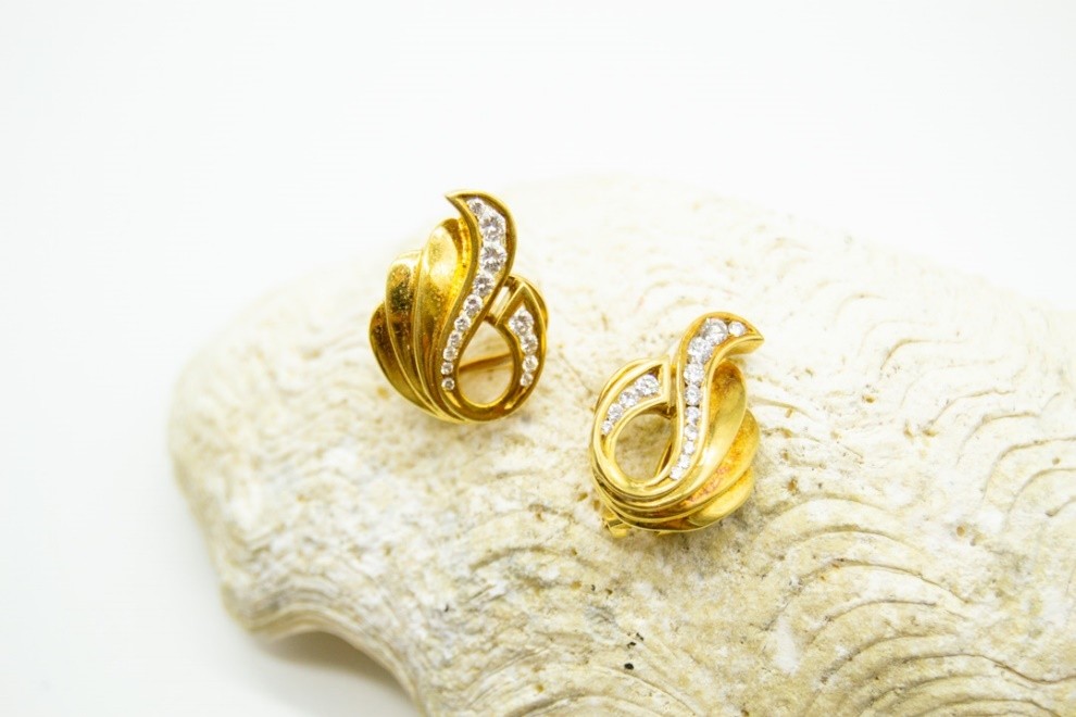 El Monte La Caja de Canarias Subasta junio 2025 - Pendientes oro amarillo y brillantes 2