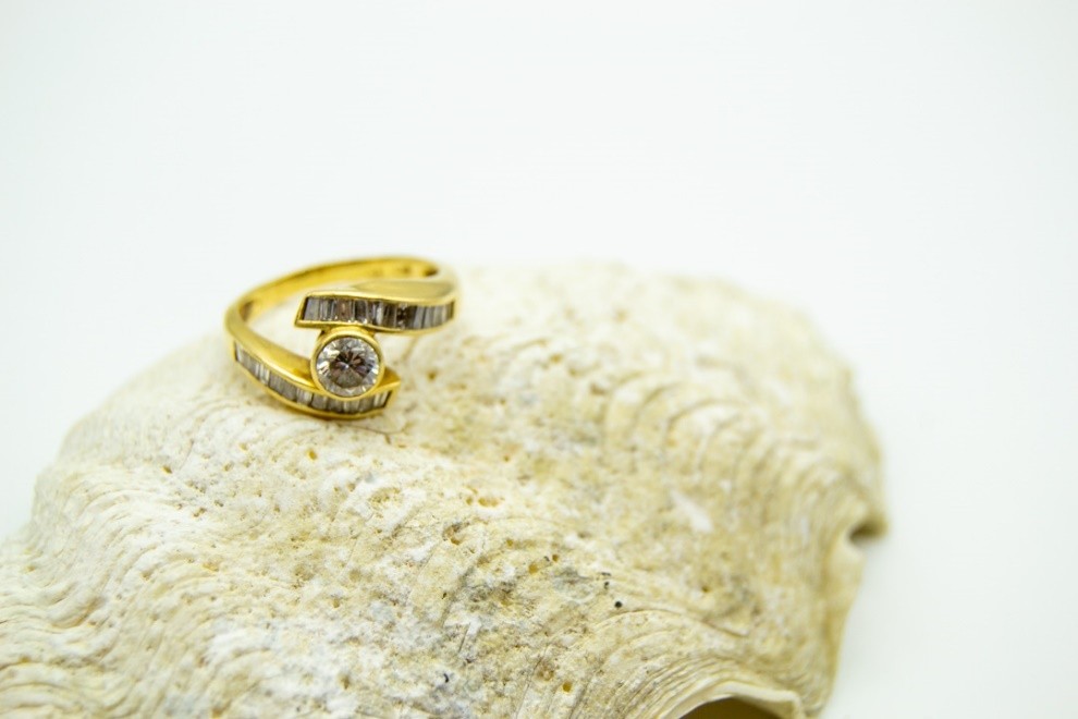 El Monte La Caja de Canarias Subasta junio 2025 - Sortija oro amarillo y diamantes.