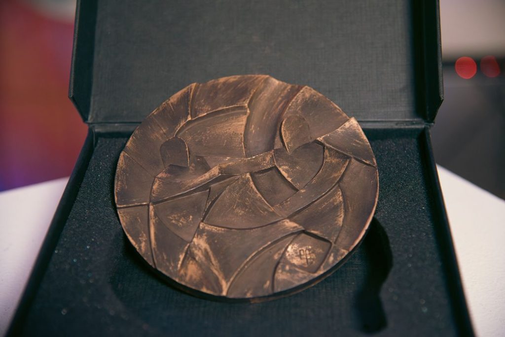 Premio Presea 2024 - Plano de detalle del medallón diseñado por el escultor zamorano Daniel Pérez
