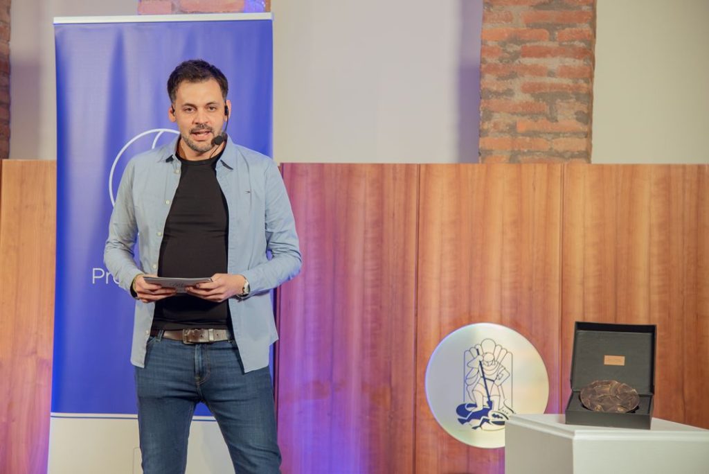 Premio Presea 2024 - Víctor Blanco presentando la gala de entrega