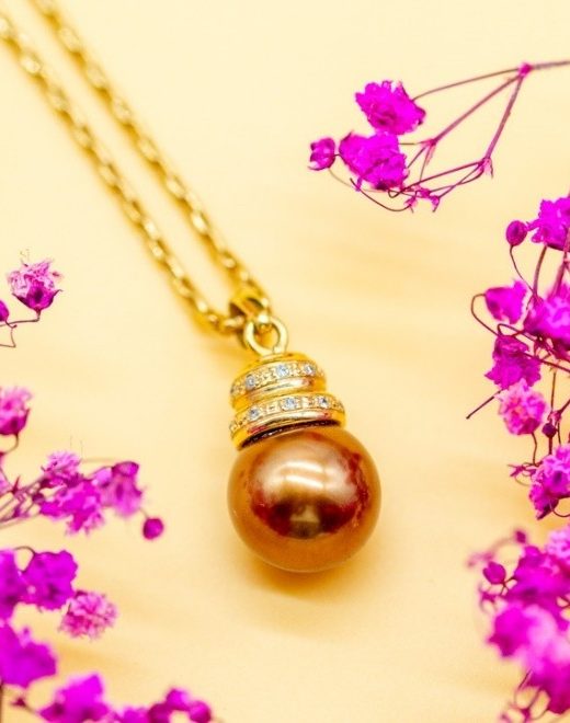 El Monte La Caja de Canarias Subasta agosto 2025 - Colgante de oro amarillo con perla dorada