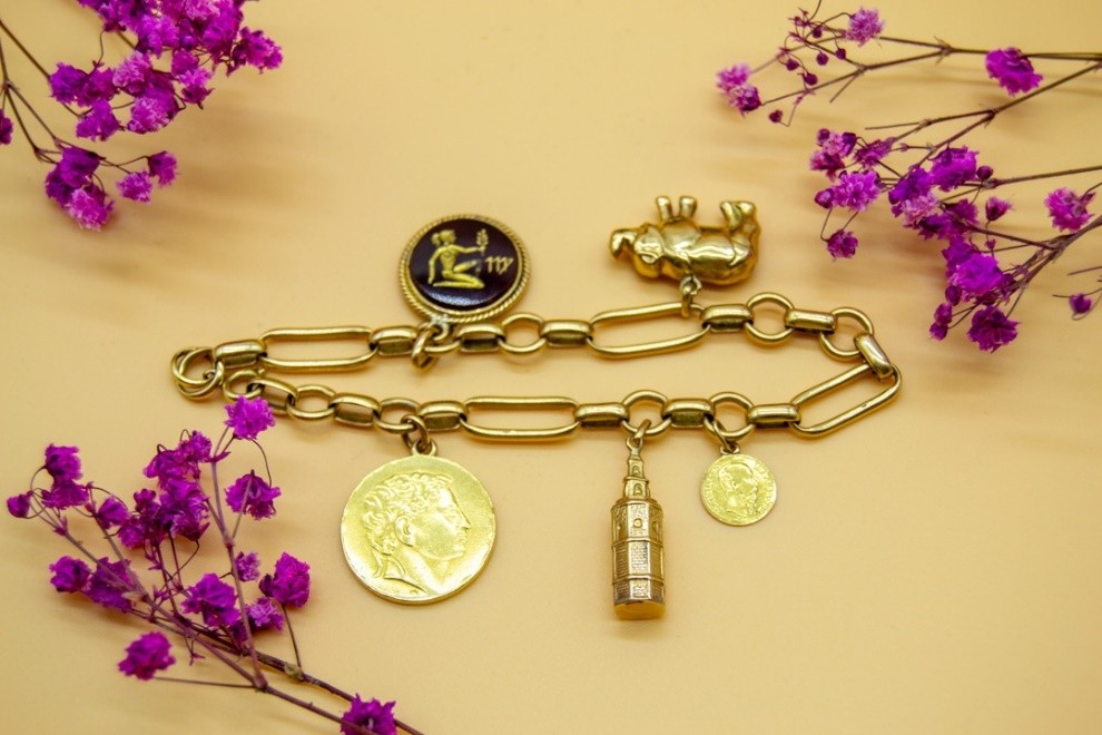 El Monte La Caja de Canarias Subasta agosto 2025 - Pulsera de oro amarillo con abalorios