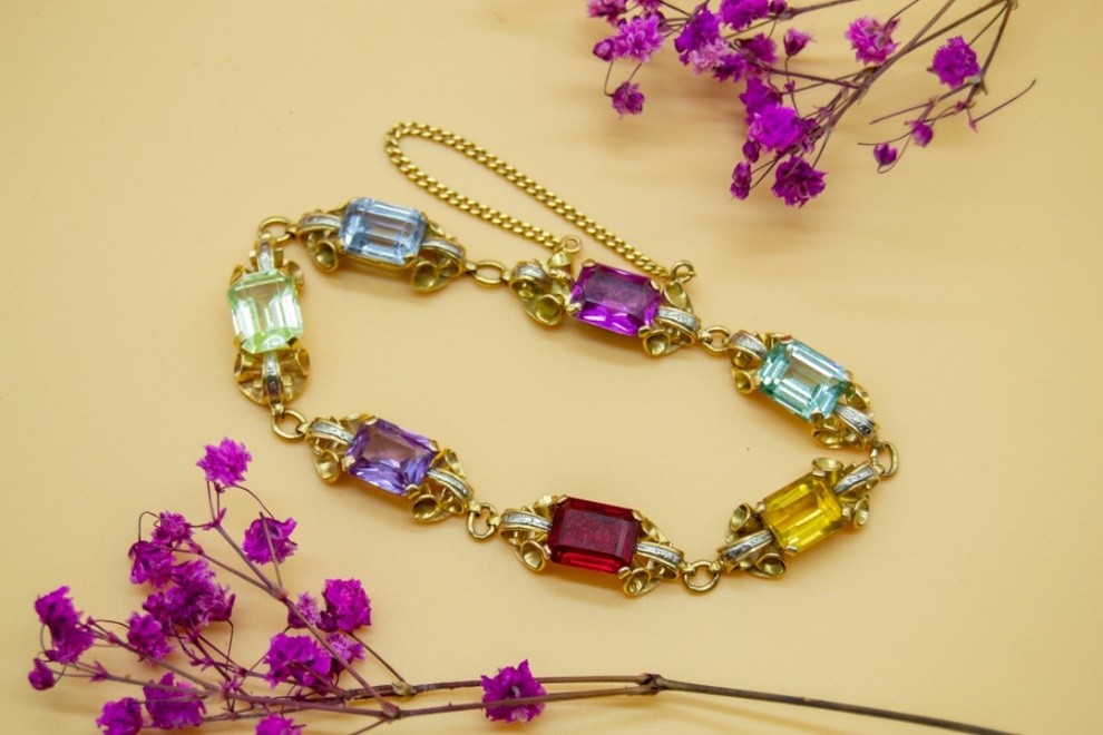 El Monte La Caja de Canarias Subasta agosto 2025 - Pulsera de oro amarillo con gemas