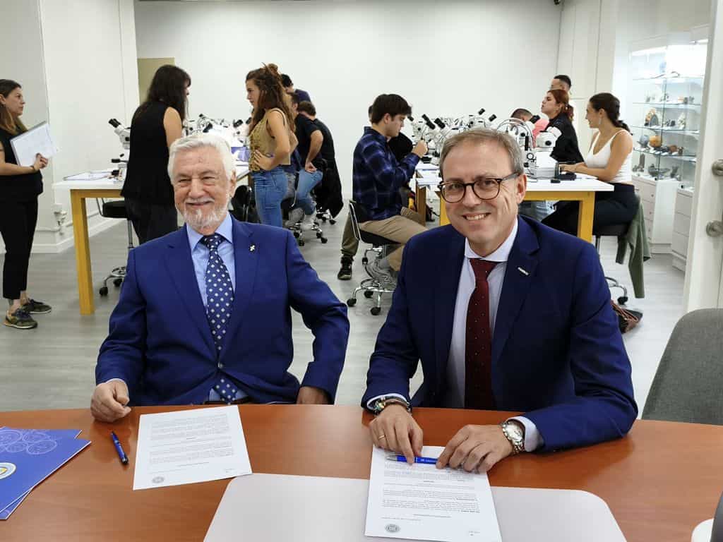 D. José María Reguera-Sevilla y D. Ramón Alba en la firma del Convenio Marco de Colaboración entre el IGE y Presea.