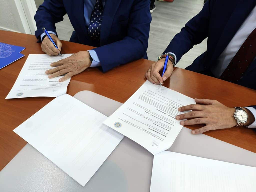 D. José María Reguera-Sevilla y D. Ramón Alba en la firma del Convenio Marco de Colaboración entre el IGE y Presea.
