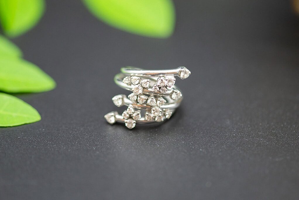 El Monte La Caja de Canarias Subasta octubre 2025 - Sortija oro blanco y brillantes