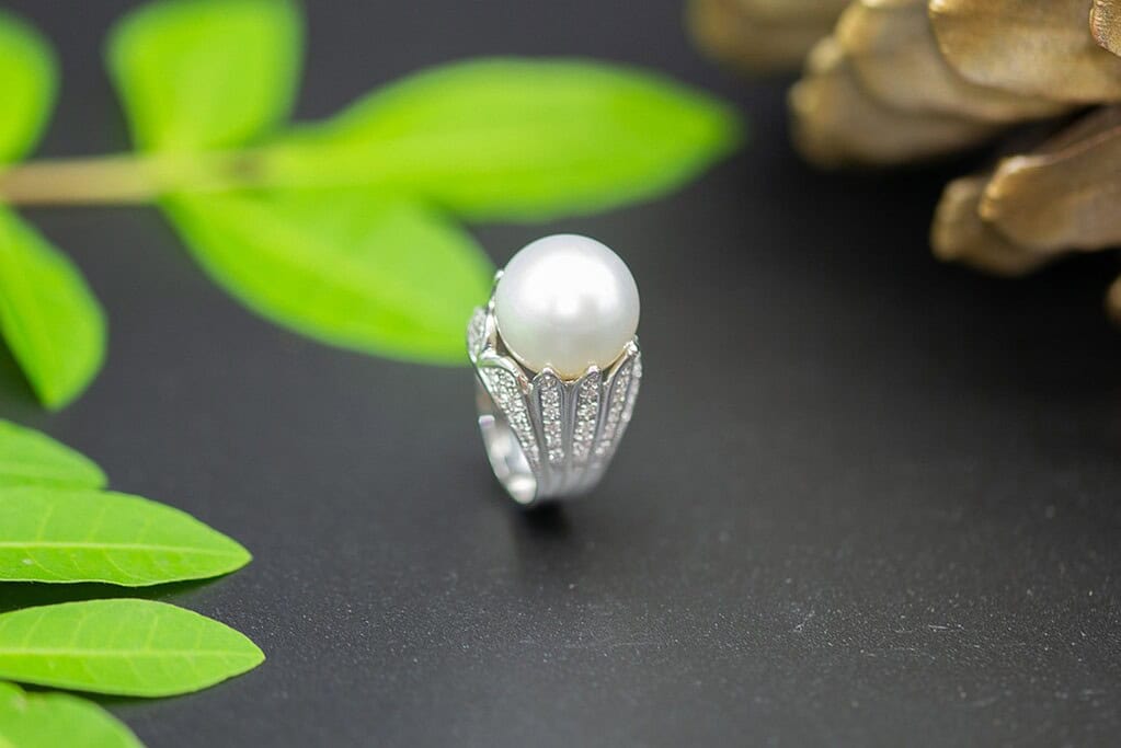 El Monte La Caja de Canarias Subasta octubre 2025 - Sortija oro blanco y perla con brillantes