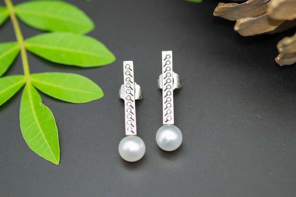 El Monte La Caja de Canarias Subasta octubre 2025 - Pendientes de oro blanco con perlas de cultivo