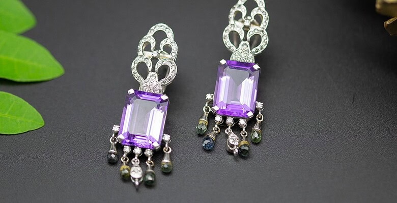 El Monte La Caja de Canarias Subasta octubre 2025 - Pendientes oro blanco y amatistas