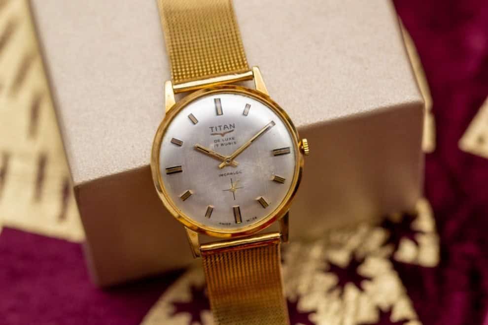El Monte La Caja de Canarias Subasta diciembre 2025 - Reloj oro caballero Titan