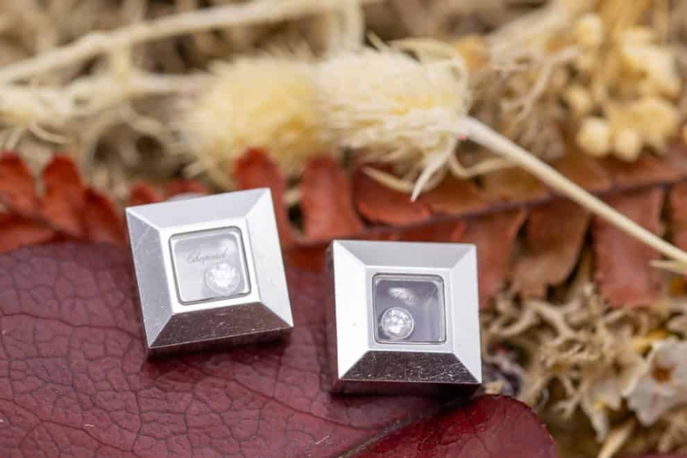 El Monte La Caja de Canarias Subasta enero 2026 - Pendientes Chopard Happy Diamonds